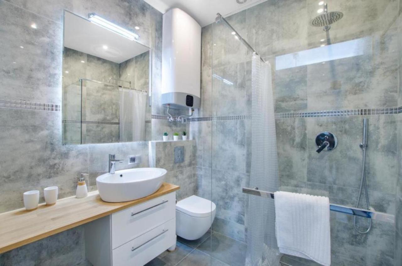 לודז' Piekarnia Apartamenty Manufaktura, Parking, Dostep Na Kod, Klima, 1-3 Pokoje, Prywatna Kamienica מראה חיצוני תמונה
